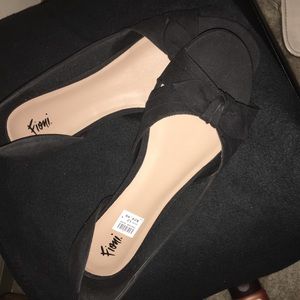 Black Peep-Toe Black Flat